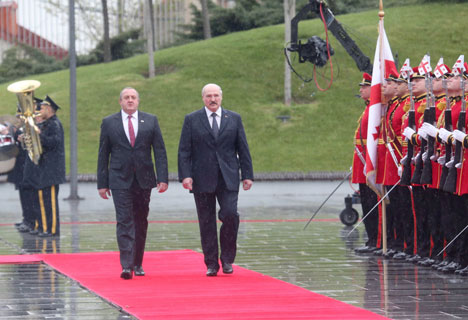 Belarusian President Alexander Lukashenko met with his Georgian counterpart Giorgi Margvelashvili in Tbilisi