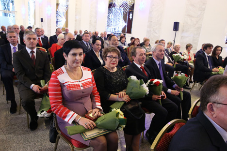 Kobyakov presents awards to distinguished people of Belarus