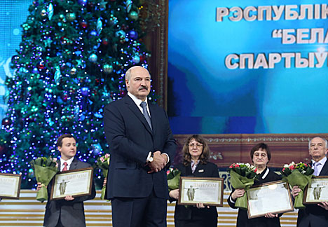 Belarus president presents spiritual revival, culture, art, sport awards