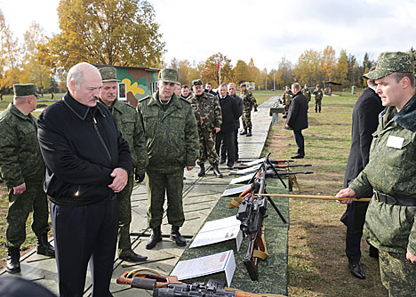 Lukashenko examines modernized weapons of 120th independent mechanized brigade