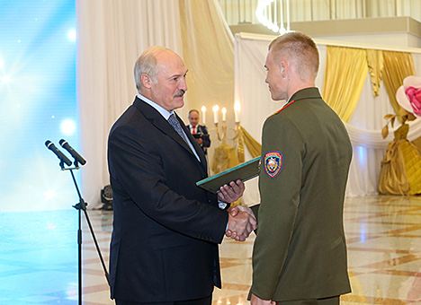 Lukashenko welcomes eagerness of young people to work and take initiative