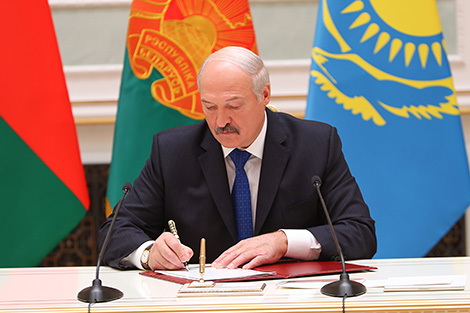 Belarus, Kazakhstan sign agreement on social, economic cooperation till 2026