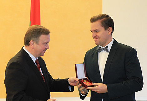 Prime Minister of Belarus Andrei Kobyakov presented Francysk Skaryna Order to the Belarusian opera singer Ilya Silchukov