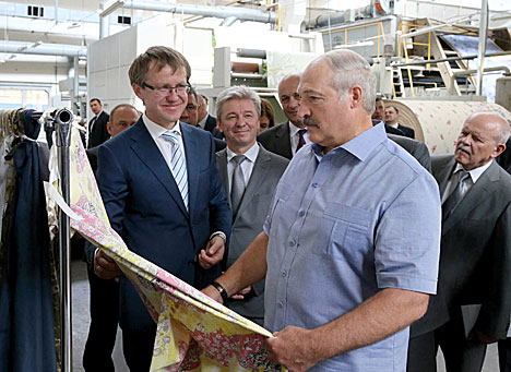 Lukashenko: No plans to artificially restrain Belarusian ruble exchange rate