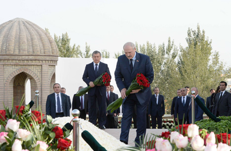 Lukashenko pays tribute to Islam Karimov in Samarkand