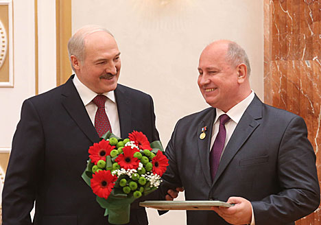 A professor certificate is conferred on Viktor Averin, dean of the Biology Department at the Francysk Skaryna Gomel State University