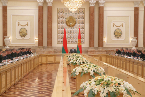 Belarus’ government urged to step up efforts to solve socio-economic development issues