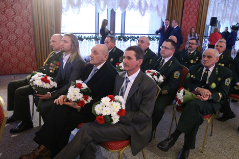 Kobyakov presents awards to distinguished people of Belarus