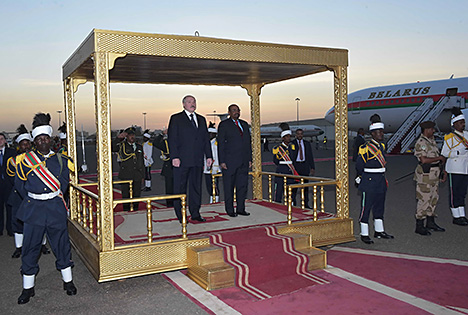 An official welcome ceremony in the Khartoum International Airport