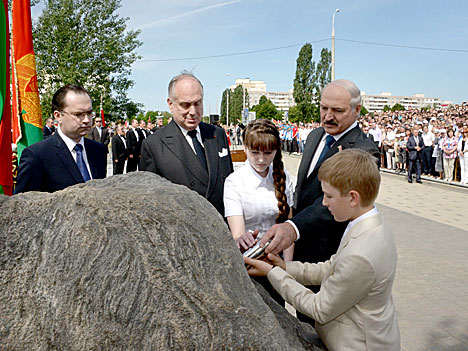 Lukashenko at the ceremony of laying a time capsule at he Trostenets Memorial
