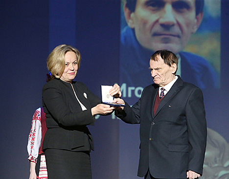 UNESCO’s Five Continents medals to People’s Artist of Belarus and the USSR Igor Luchenok