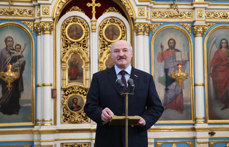 Lukashenko lights Christmas candle at Holy Spirit Cathedral in Minsk