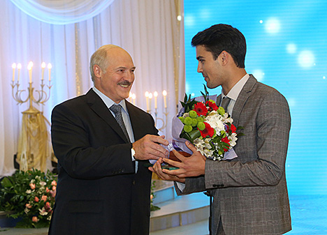 Lukashenko welcomes eagerness of young people to work and take initiative