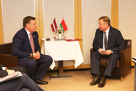 Belarusian Prime Minister Andrei Kobyakov meets with Latvian Prime Minister Maris Kucinskis in Budapest