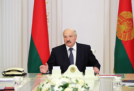 Belarus president against exorbitant salaries in banking sector