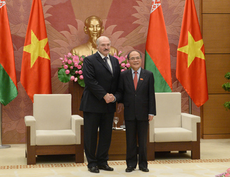 Belarus President Alexander Lukashenko met with Chairman of the National Assembly of Vietnam Nguyen Sinh Hung