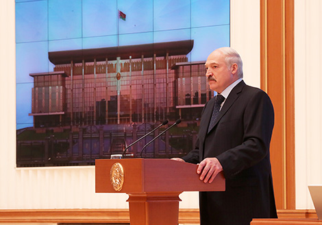 Lukashenko: Higher salaries in Belarus before 100% utility rates