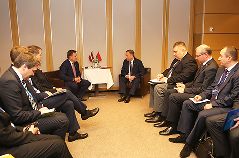 Belarusian Prime Minister Andrei Kobyakov meets with Latvian Prime Minister Maris Kucinskis in Budapest