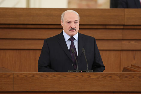 Belarus president against window dressing in reports about Br1,000 salaries