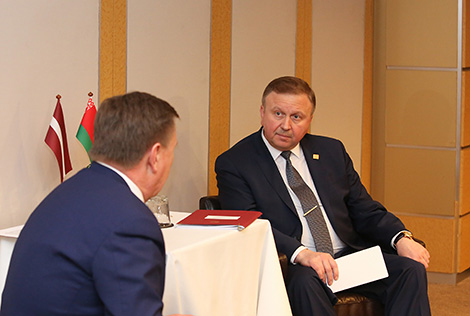 Belarusian Prime Minister Andrei Kobyakov meets with Latvian Prime Minister Maris Kucinskis in Budapest