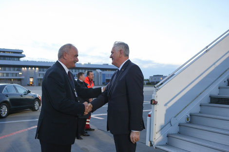 Serbia president arrives in Belarus on working visit