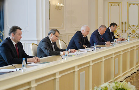 Lukashenko urges to renovate local road network within 3-4 years