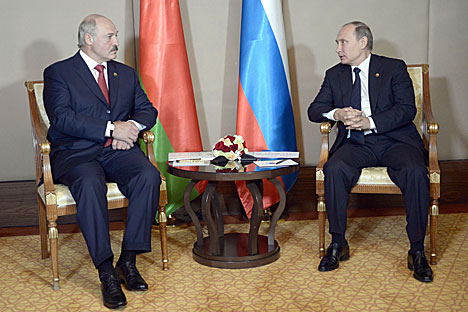 Lukashenko invites Putin to decide on topical matters in bilateral relations soon