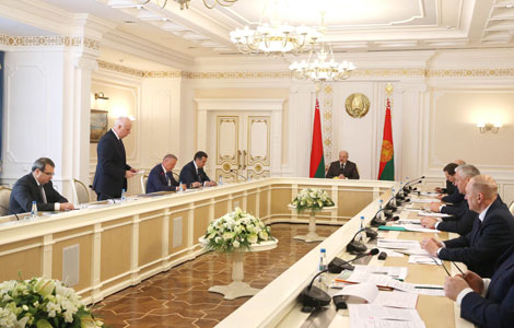 Lukashenko urges to renovate local road network within 3-4 years
