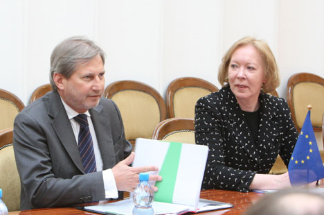 Makei offers Johannes Hahn to share opinions on EaP summit in Riga