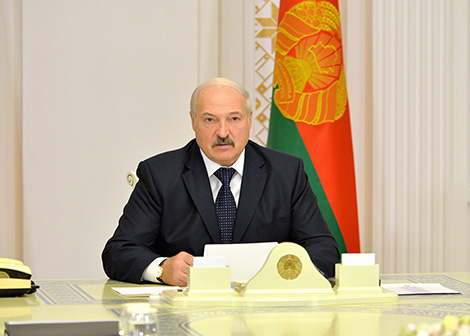 Lukashenko urges against negligence during harvest campaign