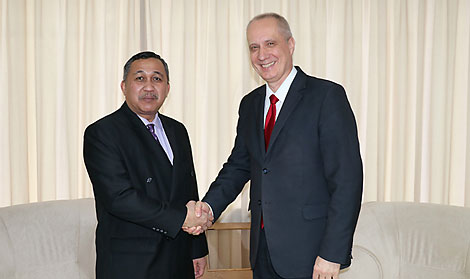 Datuk Mat Dris bin Haji Yaacoband Andrei Dapkiunas. Photo courtesy of Belarus' Ministry of Foreign Affairs