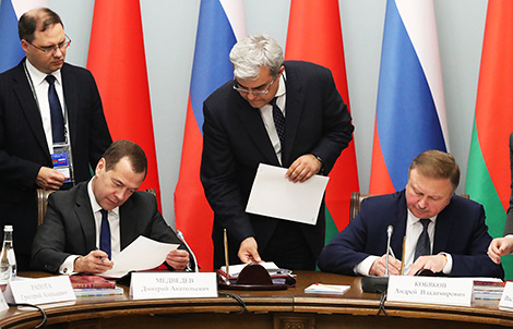 Belarus, Russia sign 20 documents on Union State cooperation