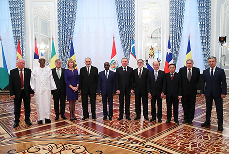 Лукашенко принял верительные грамоты послов из 11 стран