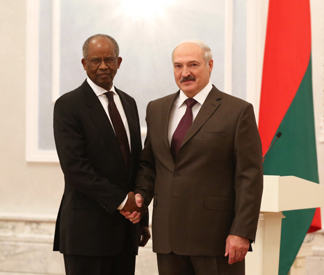 Александр Лукашенко принял верительные грамоты Чрезвычайного и Полномочного Посла Эритреи в Беларуси Петроса Цеггая Асгедома