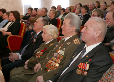 Президент Беларуси Александр Лукашенко посетил дом-интернат для пенсионеров и инвалидов