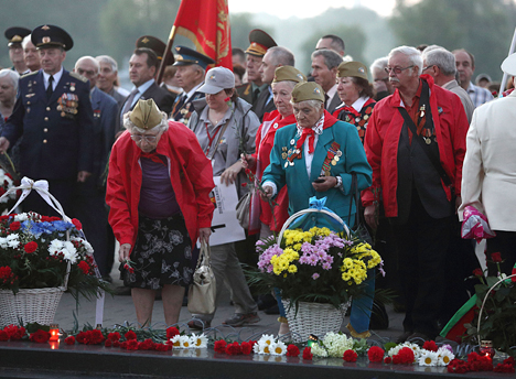 В Брестской крепости тысячи людей встретили рассвет на митинге в память о начале войны