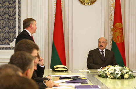 Лукашенко требует от контролирующих органов действовать аккуратно и справедливо