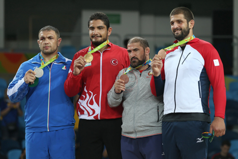 Белорусский борец-вольник Ибрагим Саидов завоевал бронзу Олимпиады в супертяжелом весе