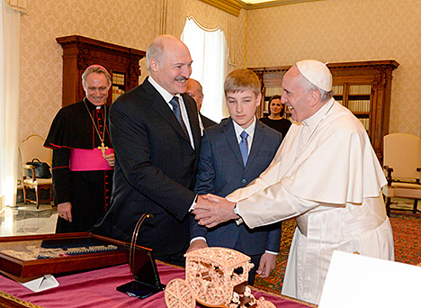 Лукашенко и Папа Римский Франциск обсудили развитие отношений Беларуси с Римско-католической церковью