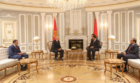 Президент Беларуси Александр Лукашенко на встрече с государственным министром по вопросам обороны Катара Хамадом Бен Али Аль-Аттыйя