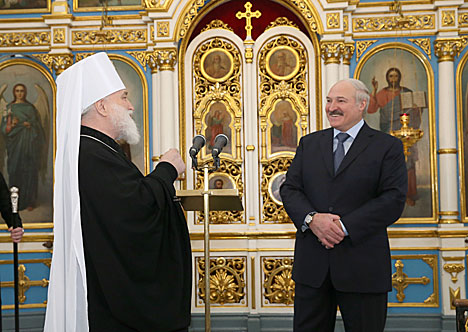 Президент Беларуси Александр Лукашенко на рождественском богослужении в Свято-Духовом кафедральном соборе Минска