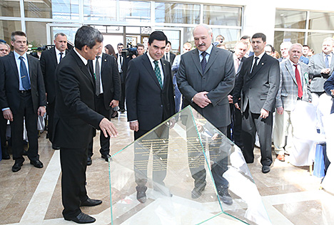 Лукашенко и Бердымухамедов приняли участие в церемонии открытия комплекса зданий посольства Туркменистана в Минске