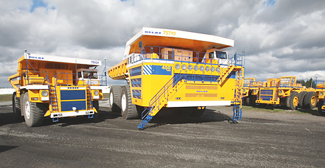 Карьерный самосвал БелАЗ-75710 грузоподъемностью 450 т