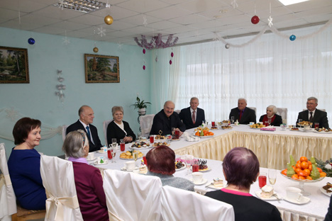 Президент Беларуси Александр Лукашенко посетил Николаевщинский дом-интернат для ветеранов войны