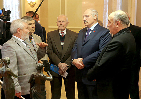 Лукашенко: Необходимо активнее популяризировать национальные достижения в разных сферах