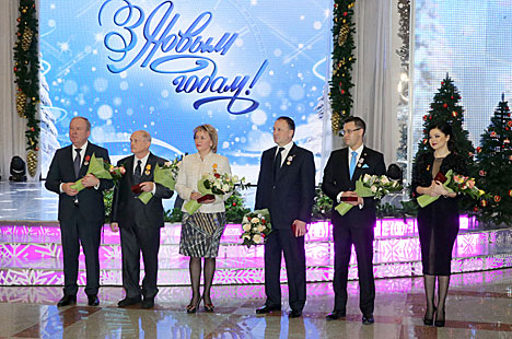 Президент Беларуси Александр Лукашенко во время официального приема на старый Новый год вручил государственные награды