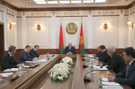 Лукашенко категорически против бьющих по населению мер в экономике