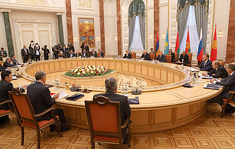 Лукашенко: На карте мира сформировался новый мощный экономический центр - ЕАЭС