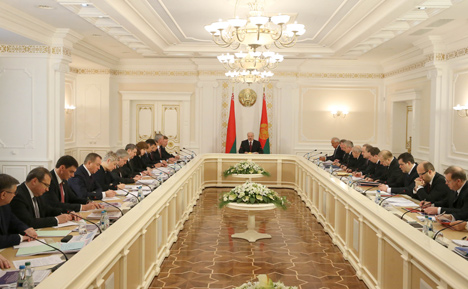 Лукашенко требует от правительства мобилизовать все ресурсы и силы для подъема экономики