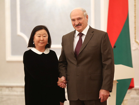 Александр Лукашенко принял верительные грамоты Чрезвычайного и Полномочного Посла Монголии в Беларуси Банзрагчийн Дэлгэрмаа